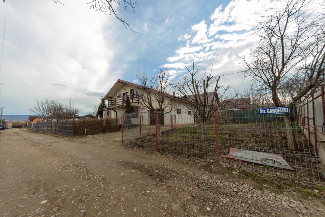 Casa cu 836 mp teren, in Horpaz, pe malul lacului Ezareni